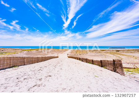 Nakatajima Sand Dunes are one of Japan's three largest sand dunes, located on the Enshu-nada coast. [Natural landscape of Hamamatsu City, Shizuoka Prefecture] 132907257