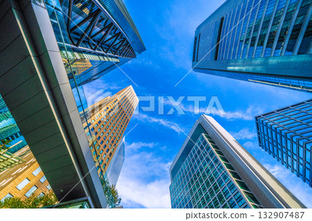 日本東京城市景觀,11月4日。汐留辦公區,可見日本電視台塔及共同社新聞大樓。 日本東京城市景觀,11月4日。汐留辦公區,可見日本電視台塔及共同社新聞大樓。 132907487