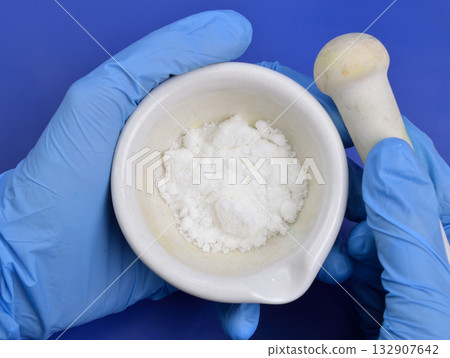 Sodium formate, HCOONa, is the sodium salt of formic acid, HCOOH. 132907642