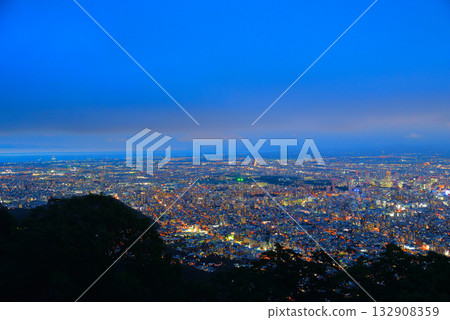 Night view of central Sapporo from Mount Moiwa 132908359
