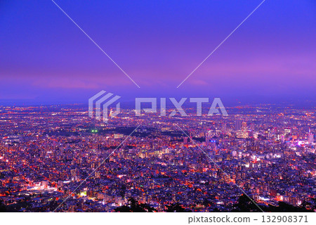 從藻岩山眺望札幌市中心夜景 從藻岩山眺望札幌市中心夜景 132908371