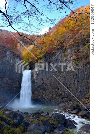 Autumn scenery of Naena Falls in Myoko City, Niigata Prefecture Autumn scenery of Naena Falls in Myoko City, Niigata Prefecture 132909047