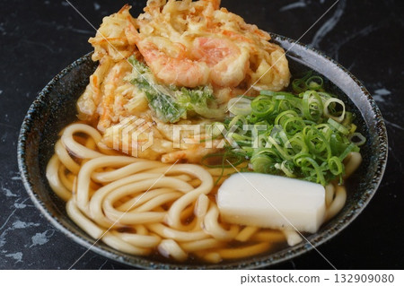 Shrimp tempura udon 132909080