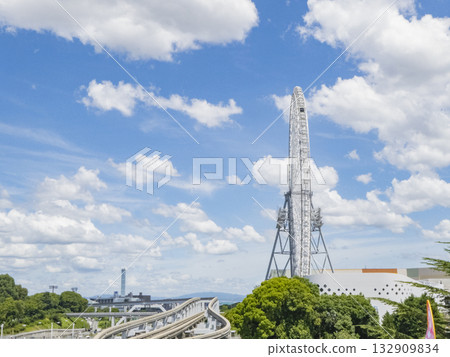 Blue sky, cumulus clouds and a giant Ferris wheel 132909834