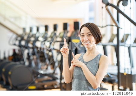 A middle-aged woman training at the gym. Photo courtesy of Sports Club & Sauna Spa Renaissance Makuhari 24 A middle-aged woman training at the gym. Photo courtesy of Sports Club & Sauna Spa Renaissance Makuhari 24 132911049