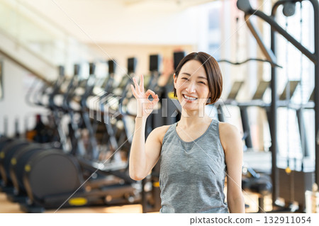 A middle-aged woman training at the gym. Photo courtesy of Sports Club & Sauna Spa Renaissance Makuhari 24 A middle-aged woman training at the gym. Photo courtesy of Sports Club & Sauna Spa Renaissance Makuhari 24 132911054