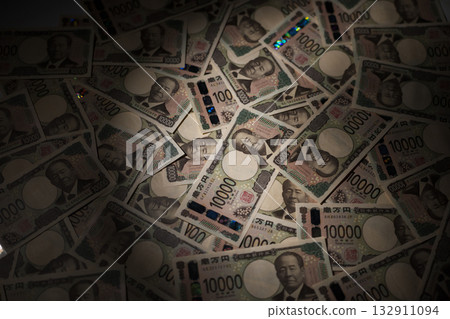 日本10,000日圓紙幣的圖案素材 132911094