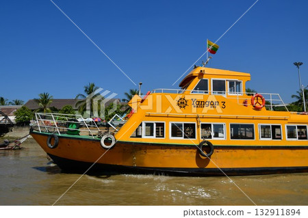 緬甸，仰光，水上巴士，仰光河 132911894