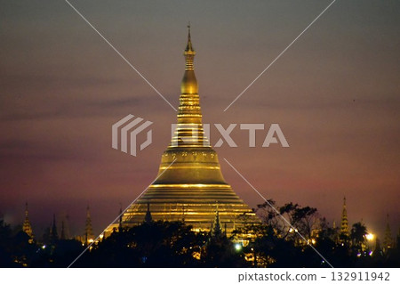 Shwedagon Pagoda at dusk, Yangon, Myanmar, the largest sacred place in Myanmar, a pagoda Shwedagon Pagoda at dusk, Yangon, Myanmar, the largest sacred place in Myanmar, a pagoda 132911942