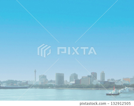 從山下公園的海上眺望城市景觀。一張像素化的照片。 132912505