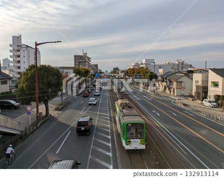 從豐橋市電車路線東八町線（沿國道1號線中心線行駛）望向市政廳方向。 132913114