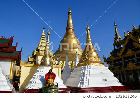 緬甸,仰光,瑞光大金塔,緬甸最大的聖地,佛塔 緬甸,仰光,瑞光大金塔,緬甸最大的聖地,佛塔 132913200