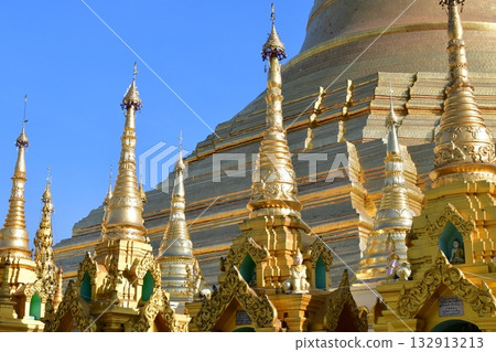 Myanmar, Yangon, Shwedagon Pagoda, Myanmar's largest sacred place, pagoda Myanmar, Yangon, Shwedagon Pagoda, Myanmar's largest sacred place, pagoda 132913213