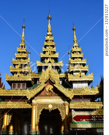 Myanmar, Yangon, Shwedagon Pagoda, Myanmar's largest sacred place, pagoda Myanmar, Yangon, Shwedagon Pagoda, Myanmar's largest sacred place, pagoda 132913227
