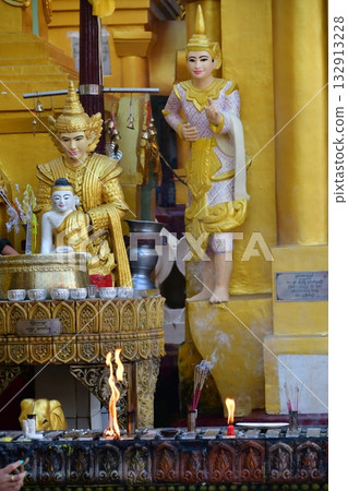 Myanmar, Yangon, Shwedagon Pagoda, Buddha statue, Myanmar's largest sacred place, pagoda 132913228
