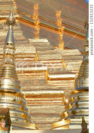 Myanmar, Yangon, Shwedagon Pagoda, Myanmar's largest sacred place, pagoda Myanmar, Yangon, Shwedagon Pagoda, Myanmar's largest sacred place, pagoda 132913235