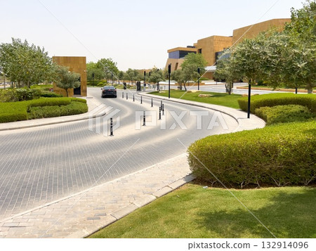 Modern Commercial District in Riyadh, Saudi Arabia 132914096