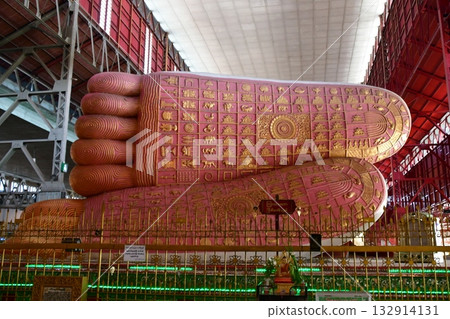 Myanmar, Yangon, Chaukhtagyi Pagoda, Reclining Buddha, Reclining Buddha, Stupa Myanmar, Yangon, Chaukhtagyi Pagoda, Reclining Buddha, Reclining Buddha, Stupa 132914131