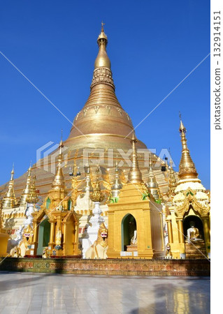 Myanmar, Yangon, Shwedagon Pagoda, Myanmar's largest sacred place, pagoda Myanmar, Yangon, Shwedagon Pagoda, Myanmar's largest sacred place, pagoda 132914151