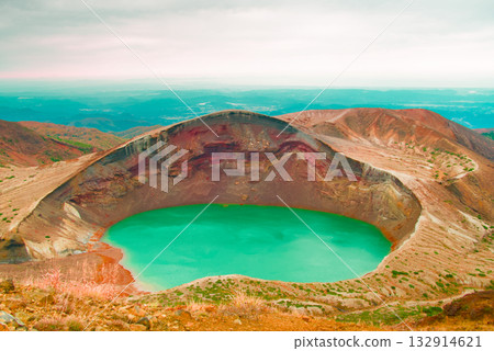 藏王岡間：一座由火山形成的神秘翡翠湖 132914621