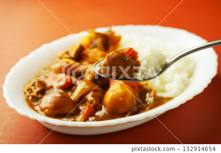 咖哩飯配大量大塊蔬菜 咖哩飯配大量大塊蔬菜 132914654