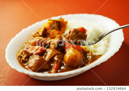 Curry rice with lots of chunky vegetables 132914664