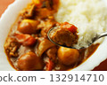 Curry rice with lots of chunky vegetables 132914710