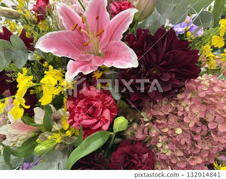 亮粉色的花朵 亮粉色的花朵 132914841