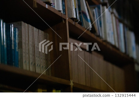 午夜書店 132915444