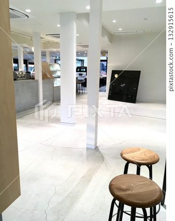 Spacious space Spacious space 132915615