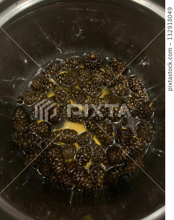 Making Pine Cone Jam in Pot Making Pine Cone Jam in Pot 132918049