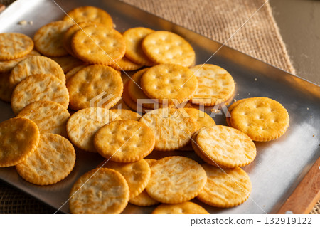cracker, biscuit, biscuits 132919122
