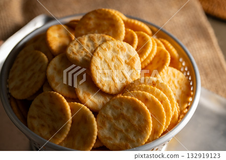 cracker, biscuit, biscuits 132919123
