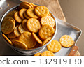 cracker, biscuit, biscuits 132919130