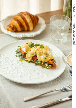 Eggs benedict with salmon and hollandaise 132919972