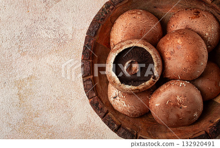 fresh Portobello mushrooms, in a wooden bowl, top view, close-up, no people, 132920491