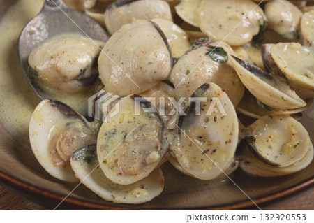 vongole clams, in cream sauce, homemade, top view, no people, 132920553