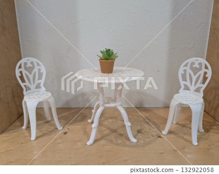 Miniature Miniature 132922058