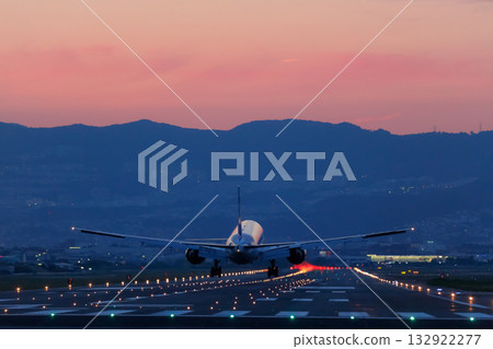 即將降落 | 傍晚的天空 | 大型客機 132922277