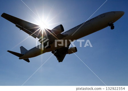 陽光 | 藍天 | 降落的飛機 132922354