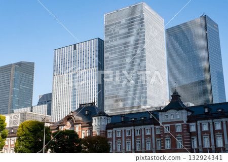 東京車站和摩天大樓的風景 132924341