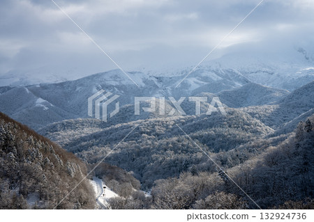 Shiretoko's winter mountains and snowy forests 132924736