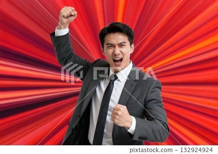商人揮拳慶祝勝利 / 動力、成功、挑戰、活力 專注線 01 商人揮拳慶祝勝利 / 動力、成功、挑戰、活力 專注線 01 132924924