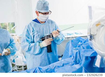 Arthroscope surgery. Orthopedic surgeons in teamwork in the operating room 132926239