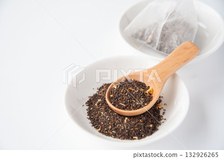 Tea bag contents 132926265