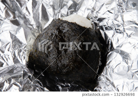 Rice balls wrapped in aluminum foil 132926698