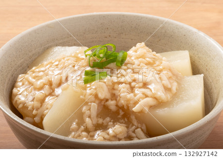 Turnip with minced chicken sauce 132927142