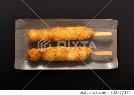 雞肉、鵪鶉和炸豬排串 雞肉、鵪鶉和炸豬排串 132927373