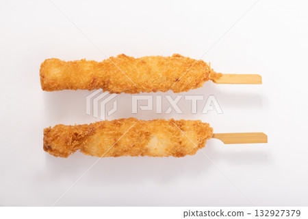 雞肉、鵪鶉和炸豬排串 雞肉、鵪鶉和炸豬排串 132927379