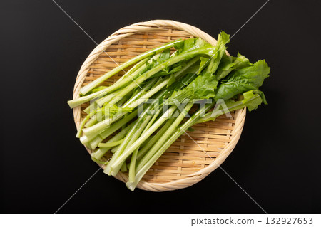 Turnip leaves 132927653